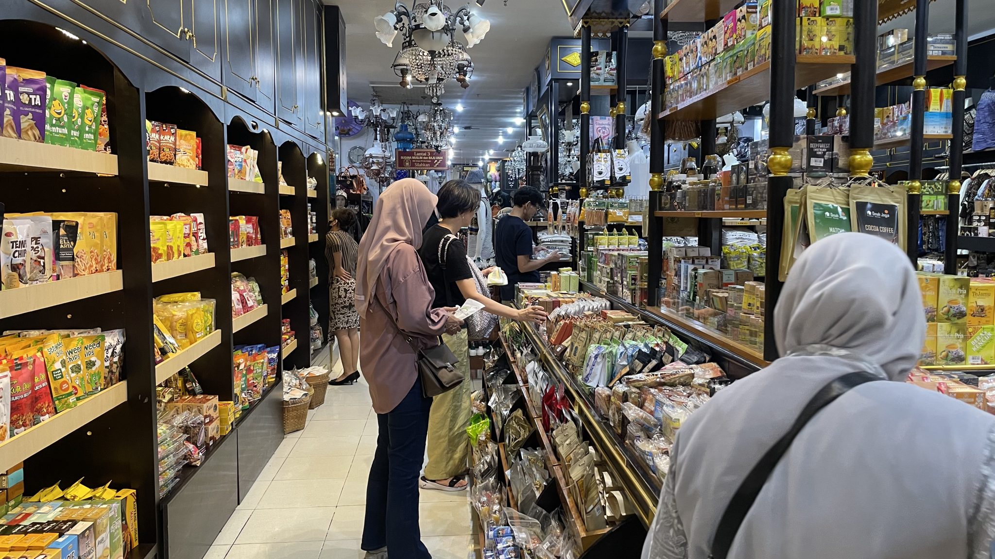 Oleh-oleh minuman herbal di lantai 1